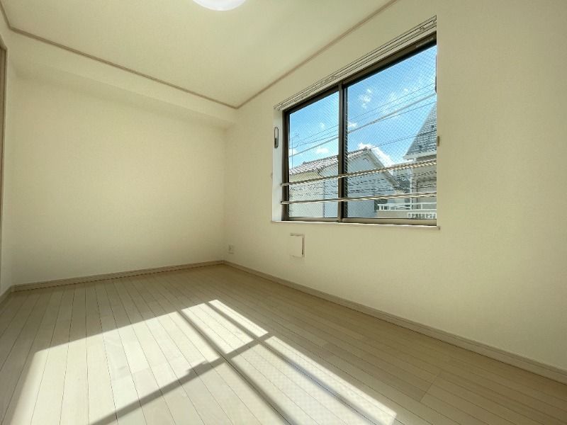 居室・リビング　☆明るい洋室☆