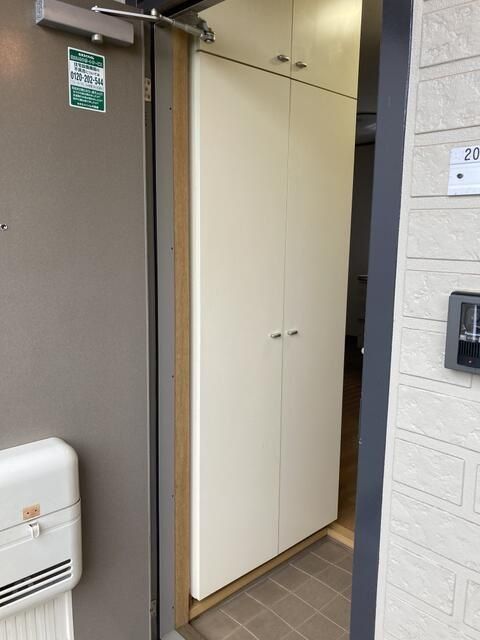 玄関　※別部屋参考写真