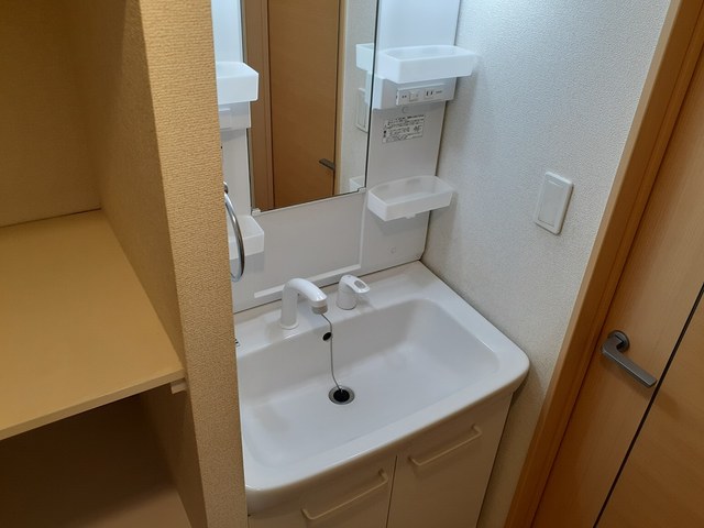 洗面設備　シャワー付き洗面台