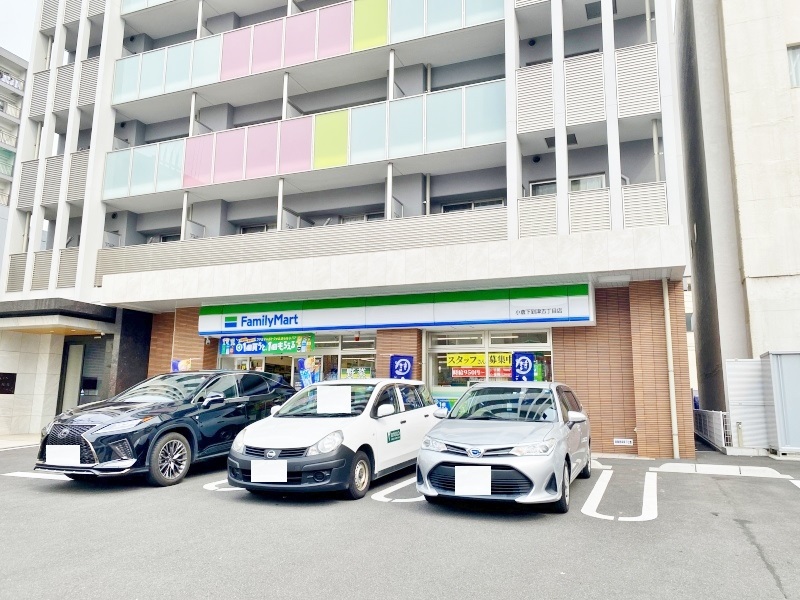 コンビニ　☆ファミリーマート　小倉下到津五丁目店（コンビニ）まで220m