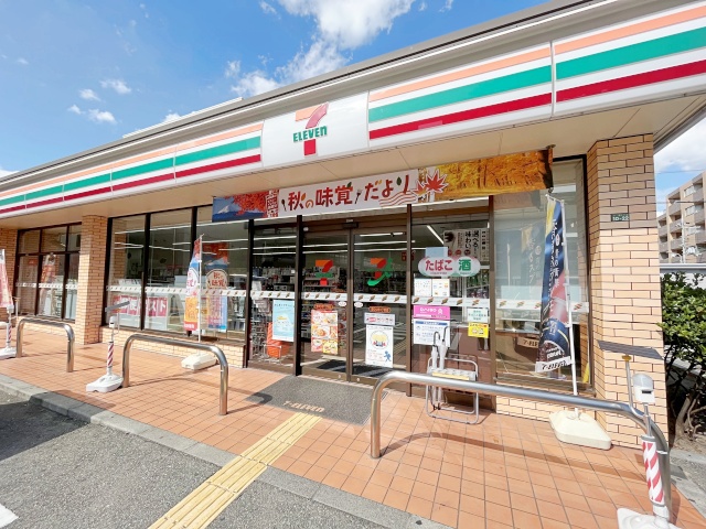 コンビニ　セブン－イレブン豊中少路１丁目店（コンビニ）まで320m