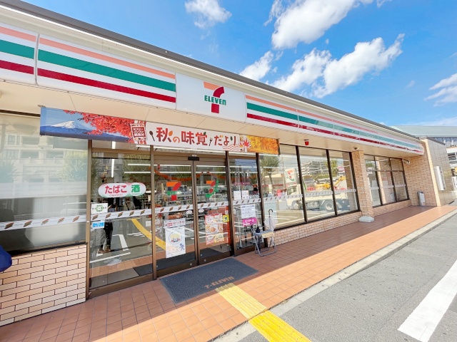 コンビニ　セブン－イレブン豊中桜の町６丁目店（コンビニ）まで617m