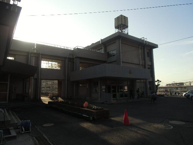 小学校　馬堀小学校（小学校）まで648m