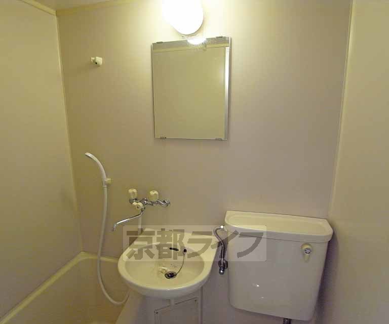 洗面設備　綺麗な洗面所です。