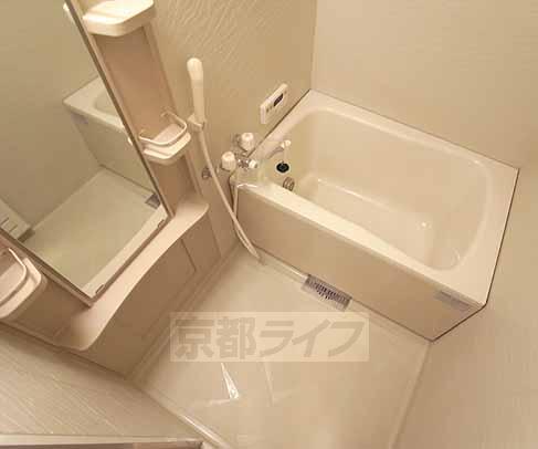 バス・シャワールーム　追炊き機能付きのお風呂です。