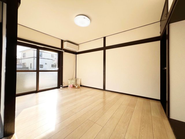 居室・リビング　使いやすい間取りのLDKです。日当たり良し！