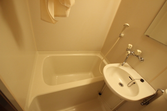 バス・シャワールーム　※別のお部屋の写真です