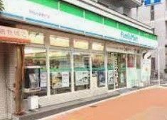 コンビニ　ファミリーマート早稲田鶴巻町店（コンビニ）まで140m