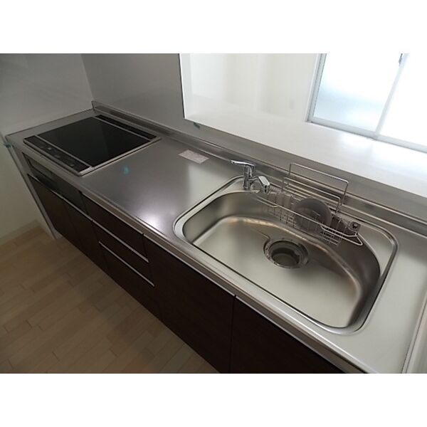 キッチン　室内写真は別部屋の写真です。