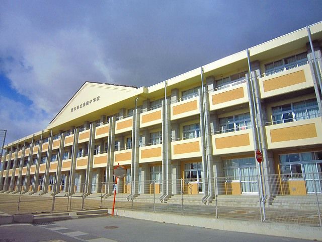 中学校　浅間中学校（中学校）まで880m