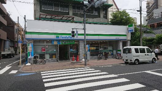コンビニ　ファミリーマート台東松が谷店（コンビニ）まで218m