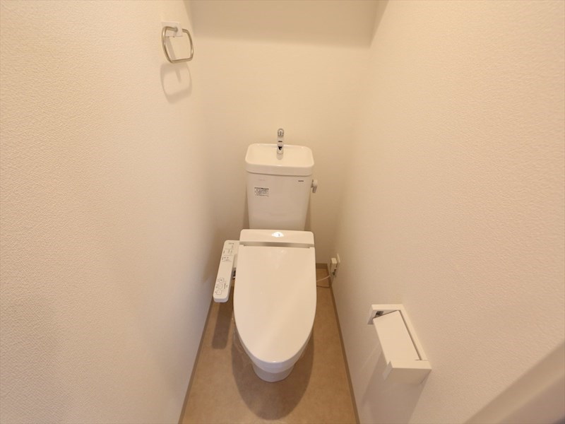 トイレ　温水洗浄暖房便座付トイレ