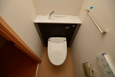 トイレ　温水洗浄便座付き