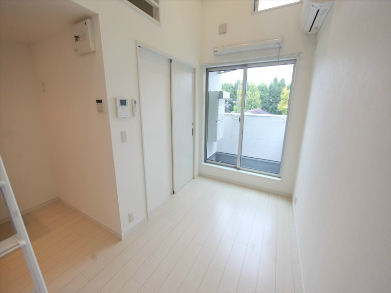 居室・リビング　洋室4.4帖　ロフト5.1帖（収納でも寝室でも使えます）