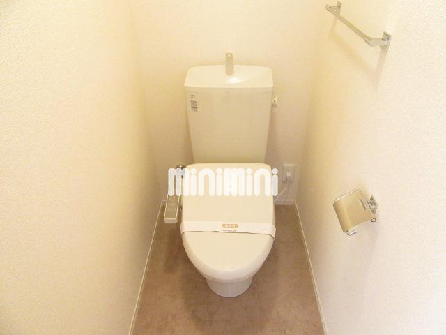 トイレ　温水洗浄便座付きです