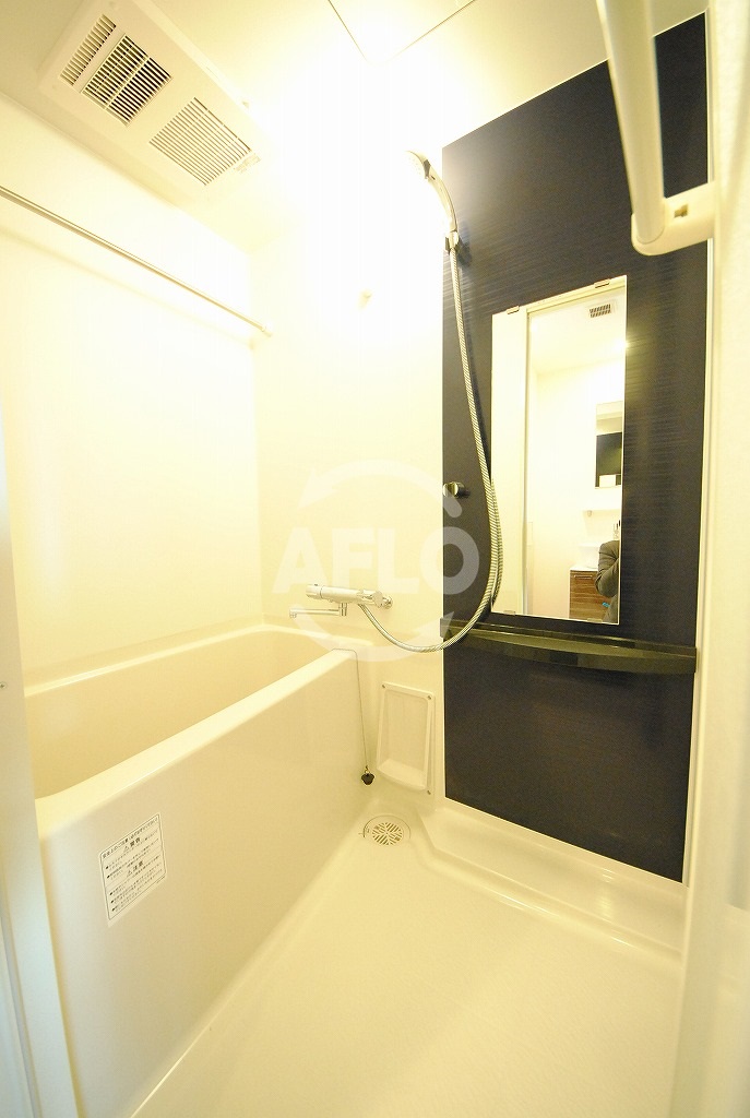 バス・シャワールーム　エスリード阿波座レジデンス　浴室