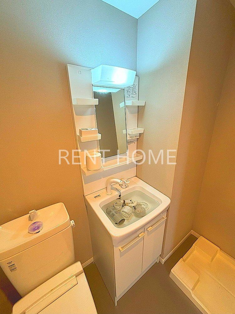 洗面設備　リフォーム中の写真です