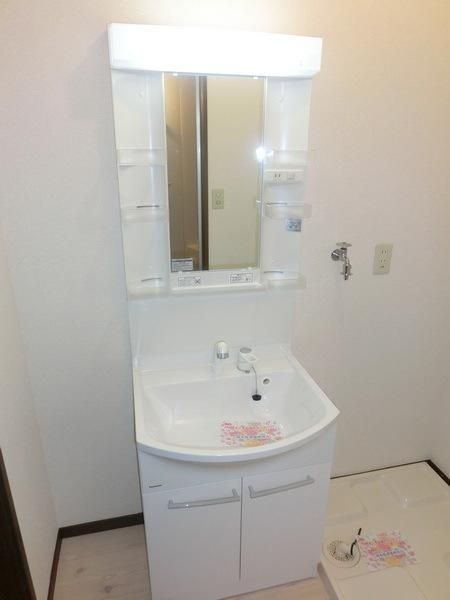 洗面設備　シャンプードレッサー付き独立洗面台