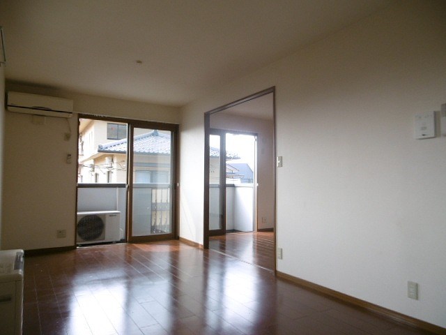 居室・リビング　参考（写真は201号室）