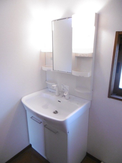 洗面設備　参考（写真は201号室）