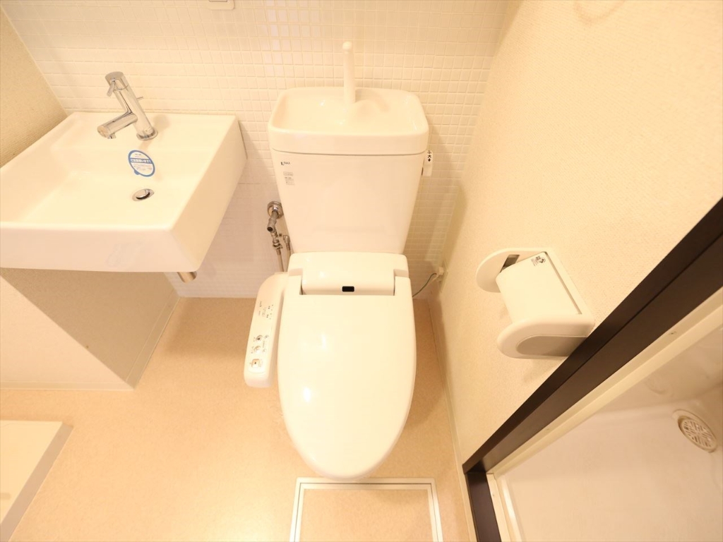 トイレ　温水洗浄暖房便座付トイレ