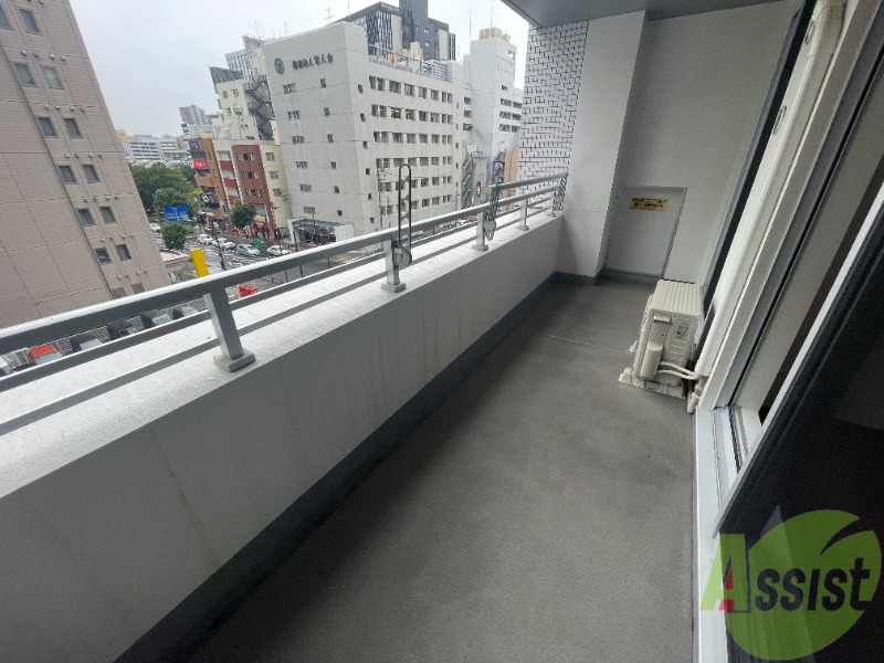 バルコニー　広々したバルコニーです。洗濯物なども干せますよ。