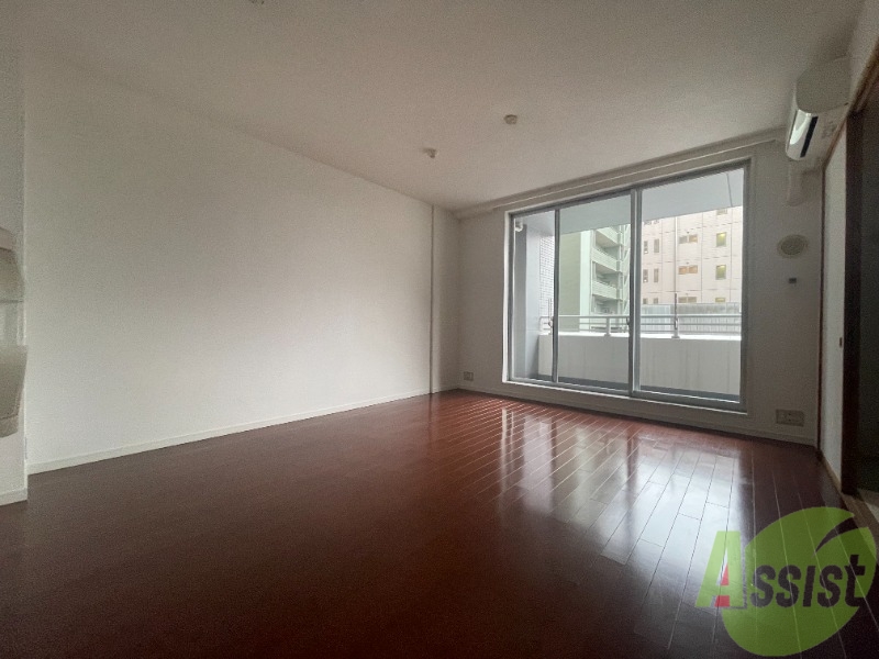 居室・リビング　広々としたきれいなお部屋です。２面採光で日当たりも良好。