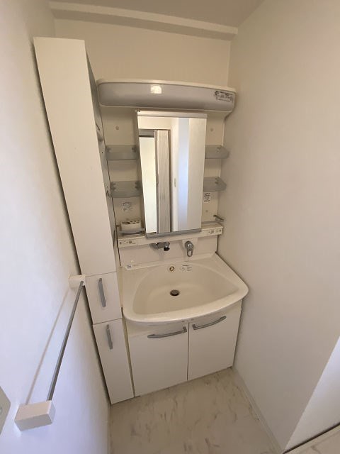 洗面設備　スペースが確保できる洗面所です