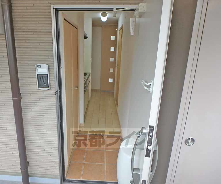 玄関　下駄箱つきはうれしいポイントです