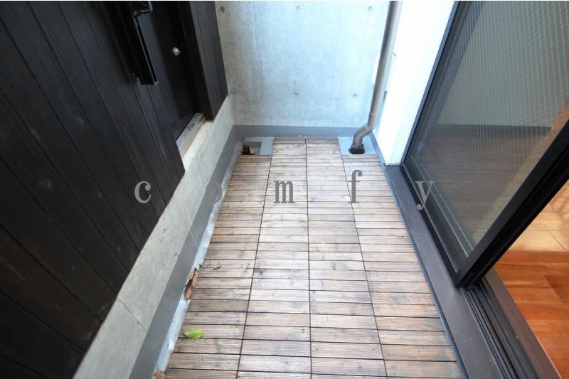 バルコニー　ウッドバルコニー