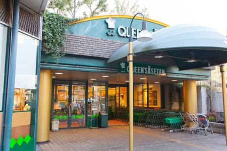 スーパー　クイーンズ伊勢丹小石川店（スーパー）まで530m