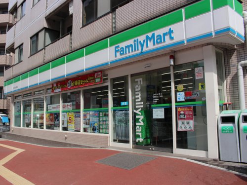コンビニ　ファミリーマート 滝野川五丁目店（コンビニ）まで122m