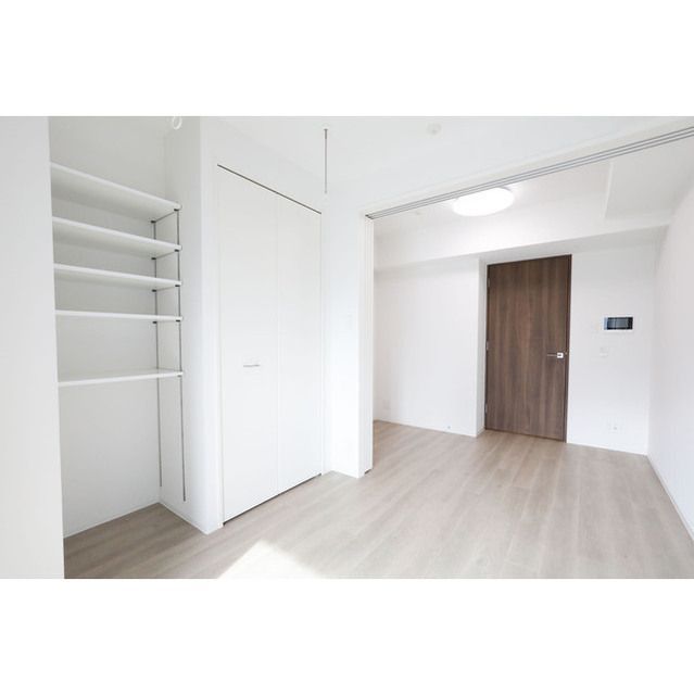 居室・リビング　☆明るい洋室☆