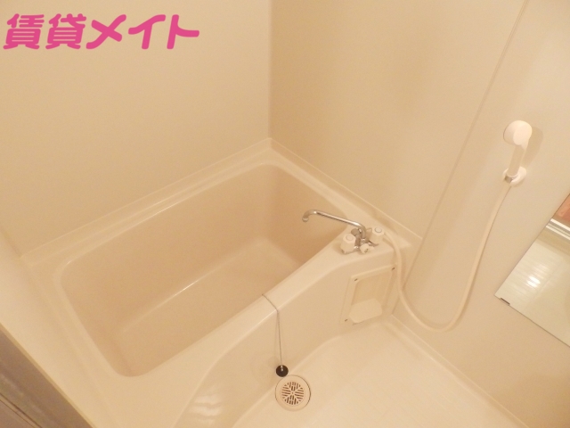 バス・シャワールーム　同物件別室の画像です