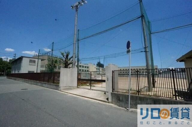 中学校　大阪市立東淀中学校（中学校）まで989m