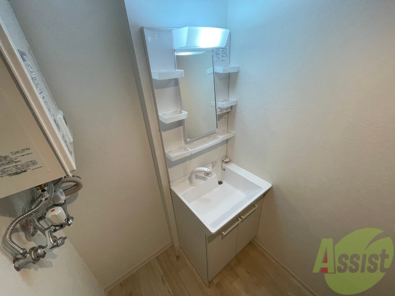 洗面設備　シャンプードレッサー。身支度はここでばっちりですね。