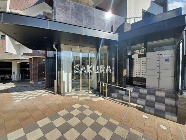 エントランス　お洒落な建物デザイン♪