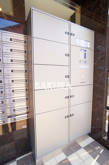 その他共有部分　外出の多い方でも安心の宅配ボックス付き♪