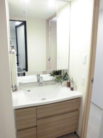 洗面設備　身支度に欠かせない独立洗面台♪