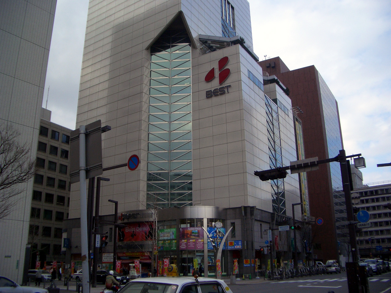 ホームセンター　ベスト電器アウトレット博多店（ホームセンター）まで872m