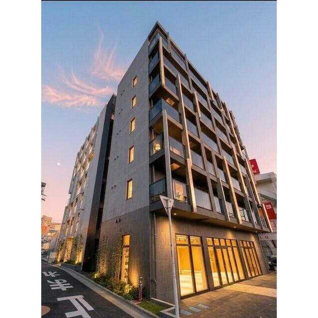 エントランス　昼夜で表情の異なるファサード