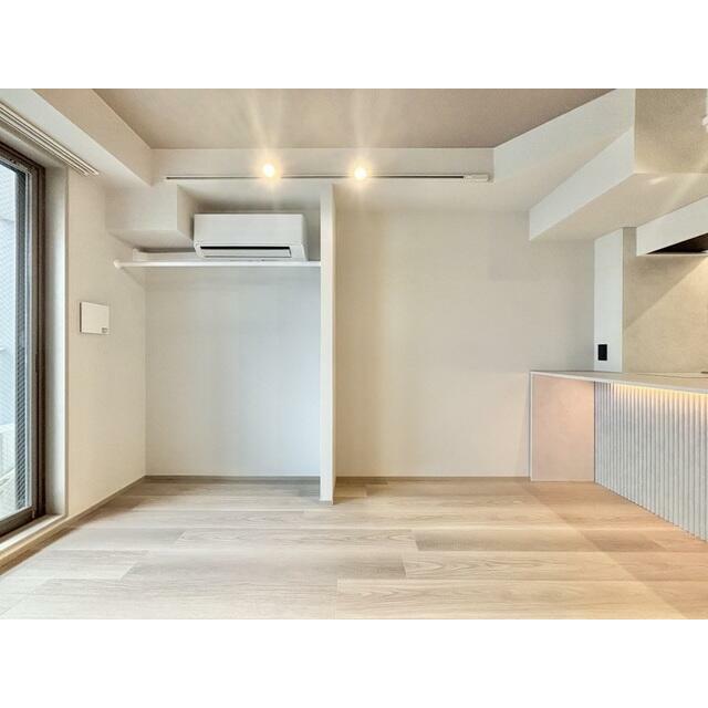 収納　明るい床材がお部屋をより広く見せます