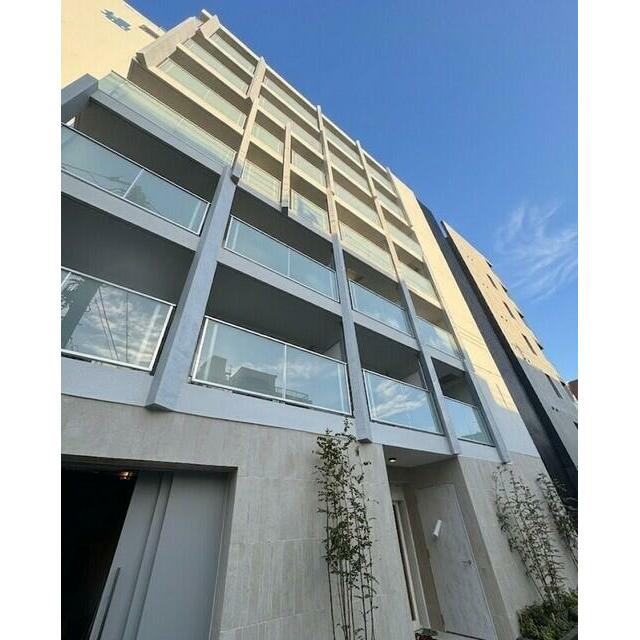 建物外観　直線的でスタイリッシュな外観