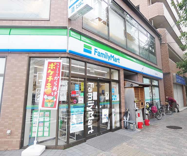 コンビニ　ファミリーマート四条御前店（コンビニ）まで450m