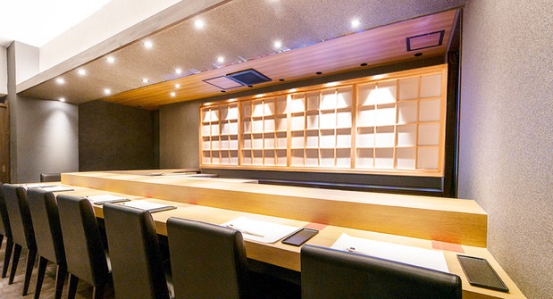 飲食店　浜松町 鮨 よこ田（飲食店）まで513m