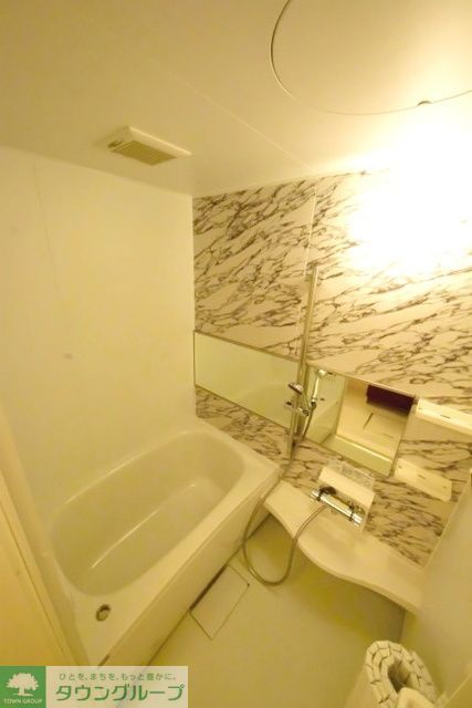 バス・シャワールーム　広々お風呂です