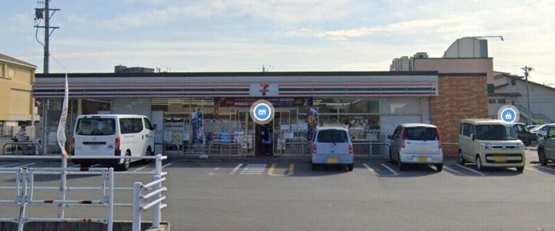 コンビニ　セブンイレブン松阪川井町店（コンビニ）まで586m