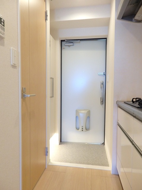 玄関　同物件別号室です。