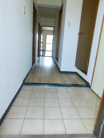 玄関　※同建物同型別のお部屋