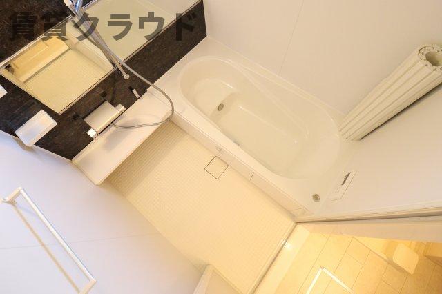 バス・シャワールーム　落ち着いた空間のお風呂です